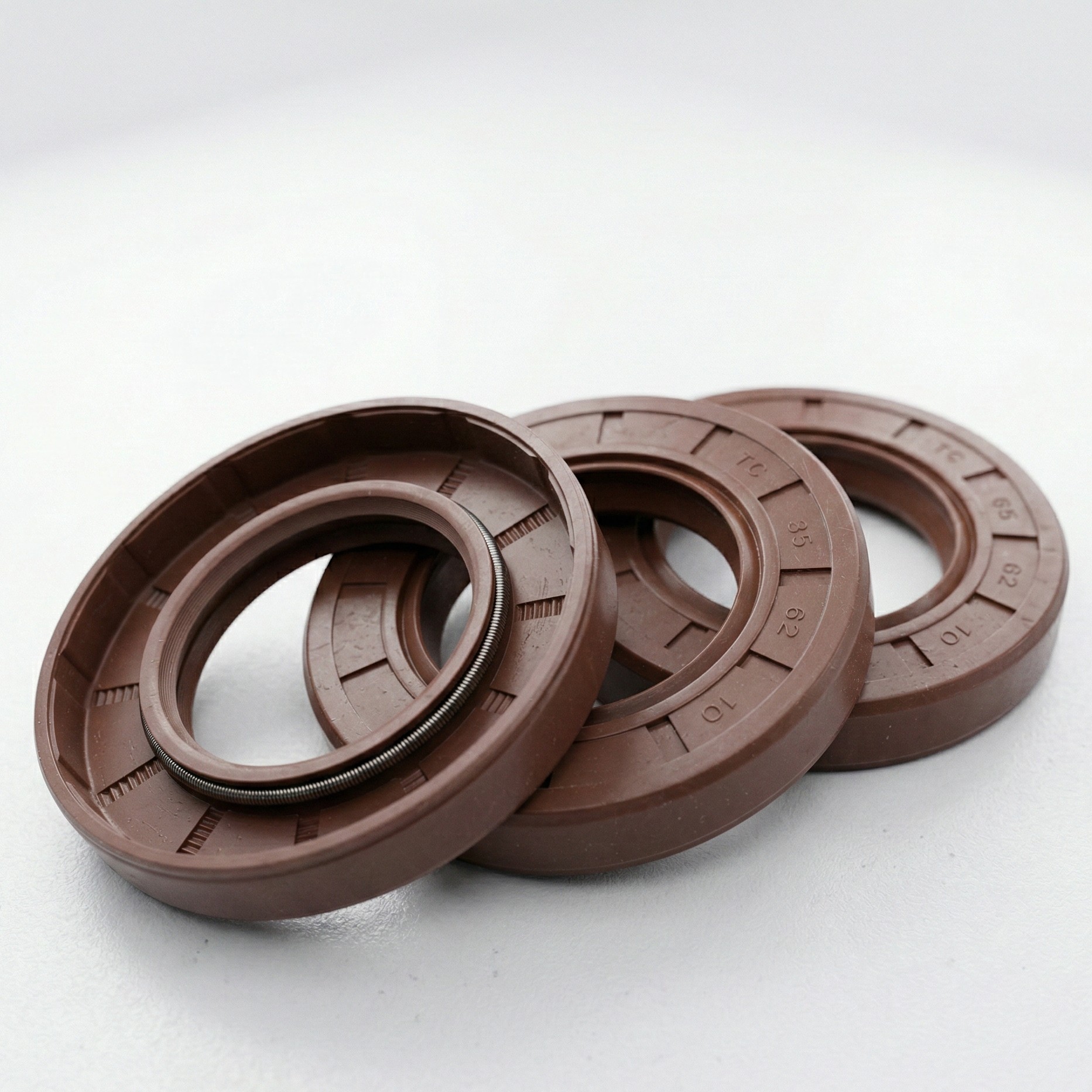 NBR vs Viton ออยซีลยางต่างกันอย่างไร? เลือกใช้สถานการณ์ไหน